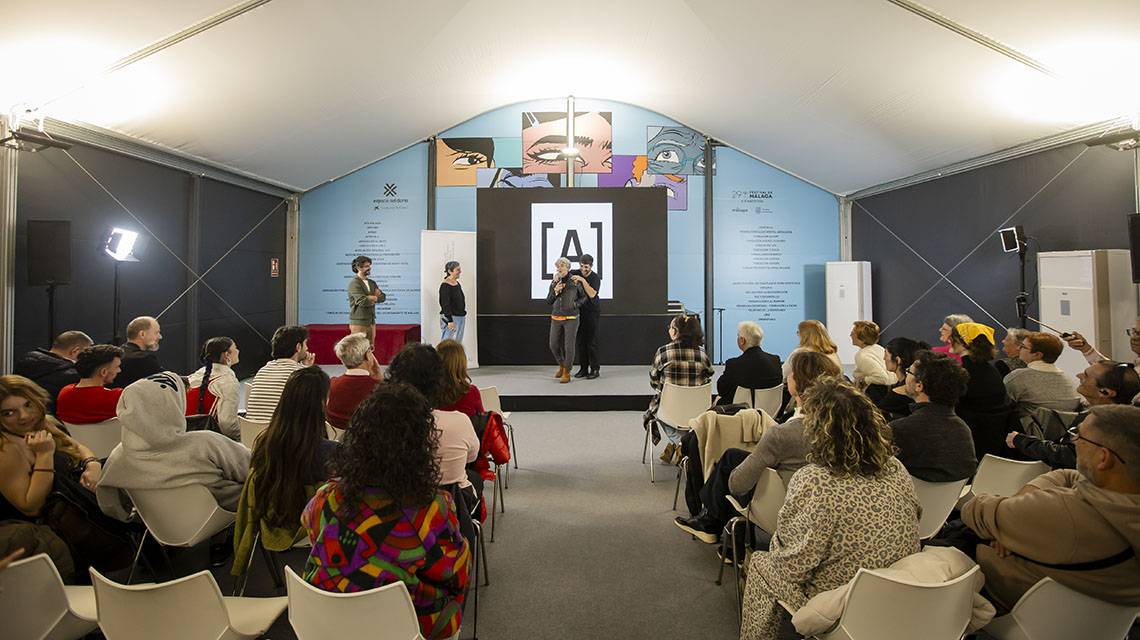 Debates y proyecciones protagonizan la agenda dominical en la plaza de la Merced