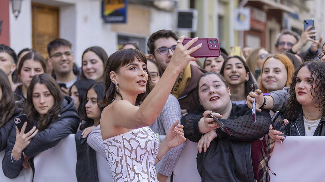 Radiantes y exultantes por la alfombra