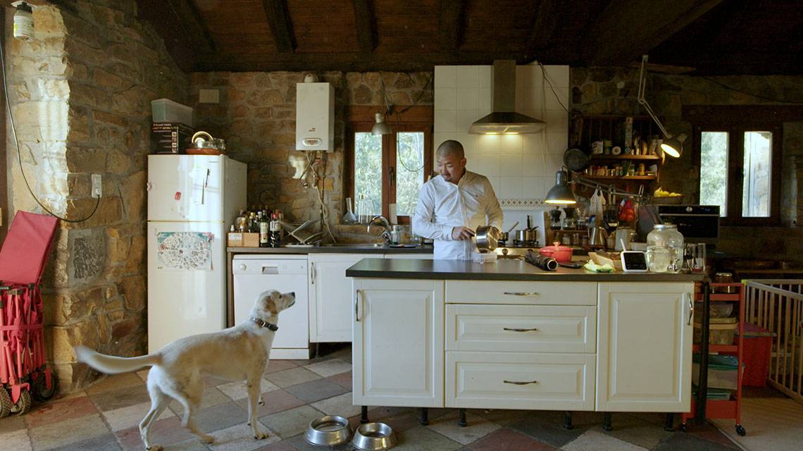 El chef japonés Tetsuro Maeda prende las brasas de Cinema Cocina