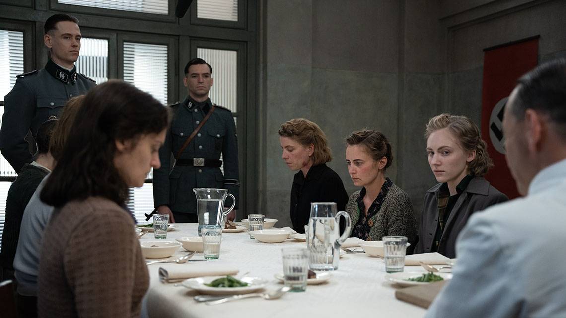 Mujeres obligadas a sobrevivir entre el miedo y la muerte en la guarida del Führer